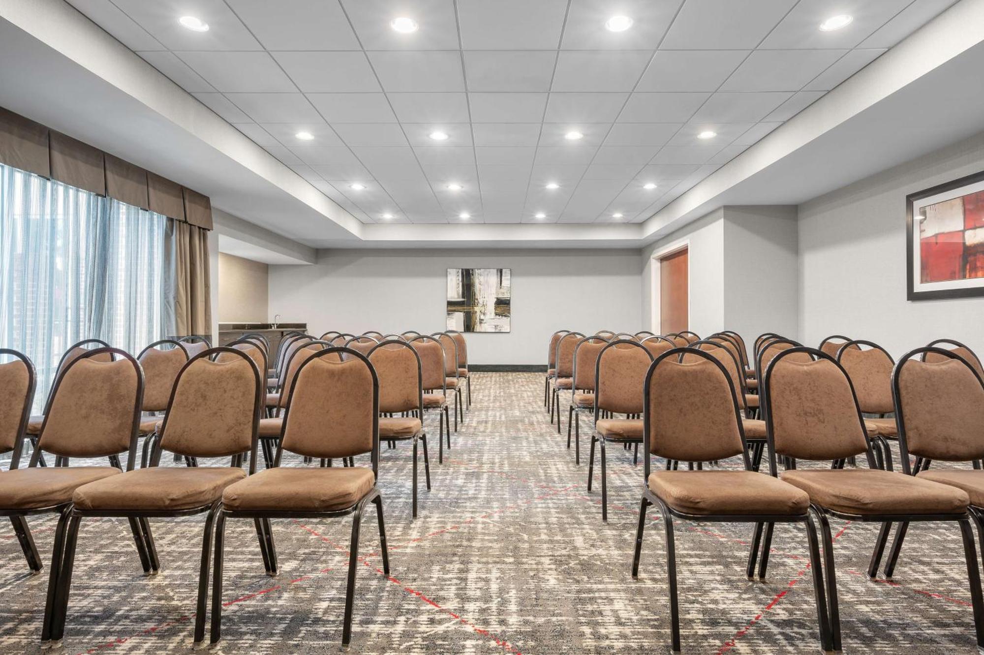 Hampton Inn Atlanta МакДона Екстериор снимка
