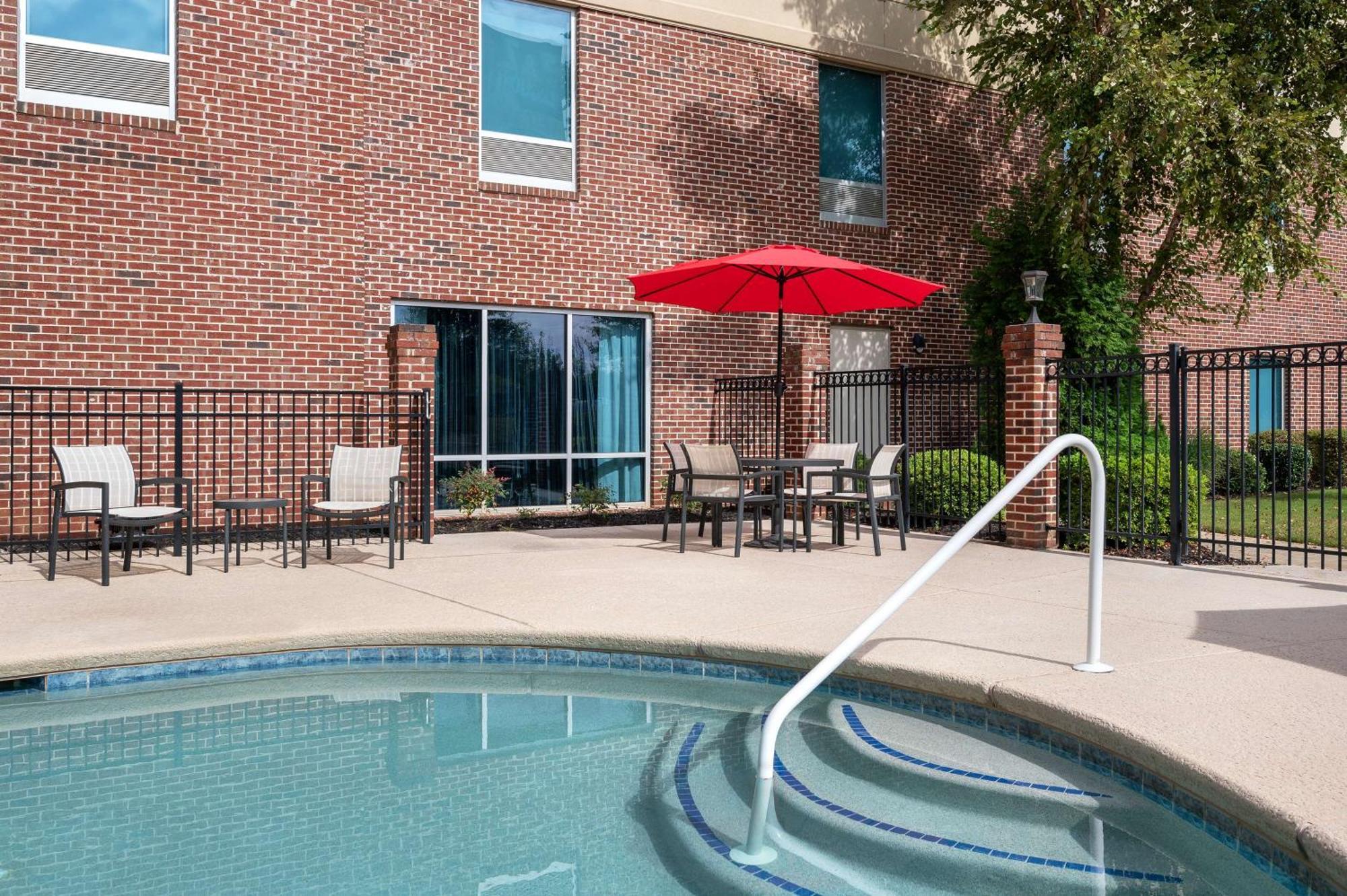 Hampton Inn Atlanta МакДона Екстериор снимка
