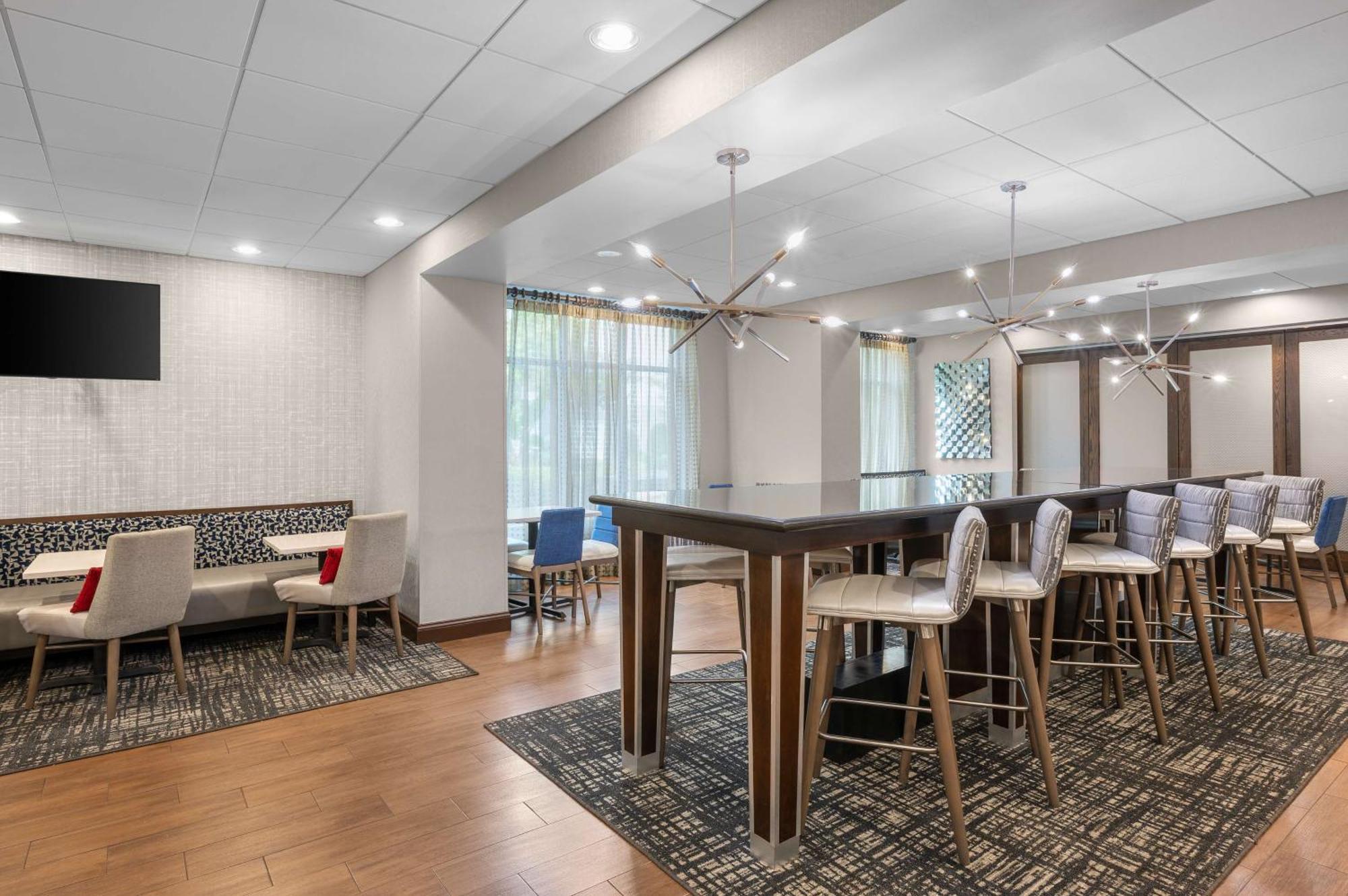 Hampton Inn Atlanta МакДона Екстериор снимка