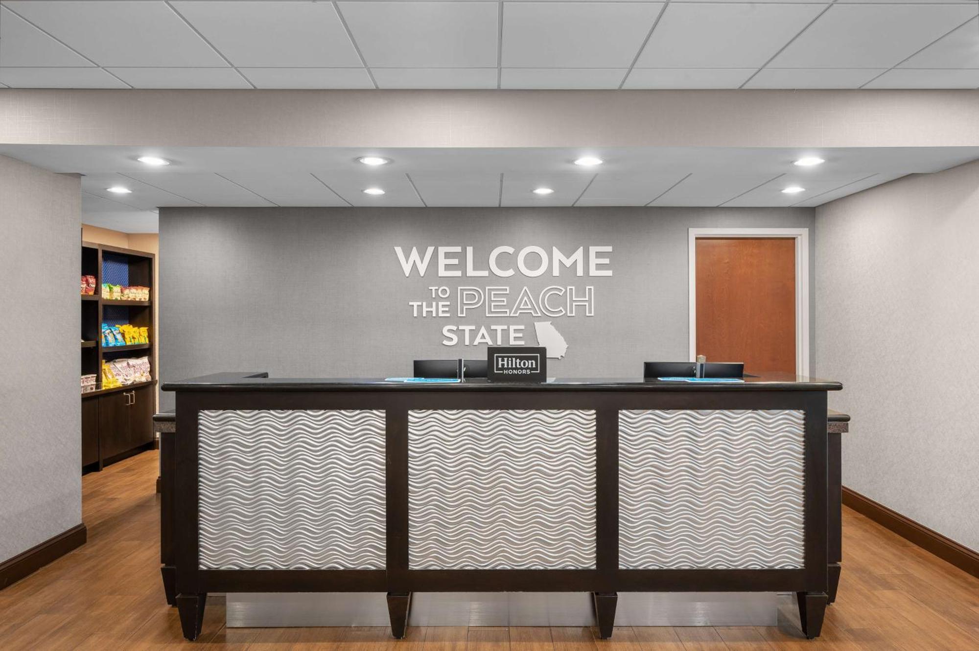 Hampton Inn Atlanta МакДона Екстериор снимка